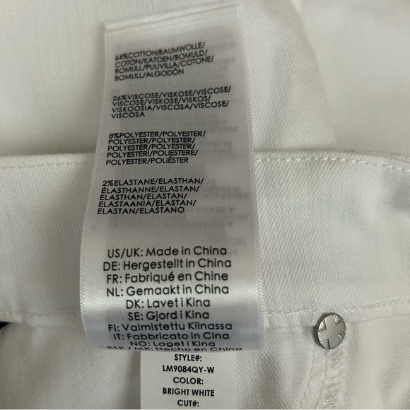 NWT Liverpool Chloe Bermuda jean short in white. - Picture 5 of 6